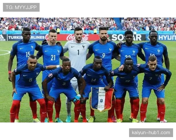 法国队双核时代战术趋势，德尚需构建中场强度应对世界杯密集赛程